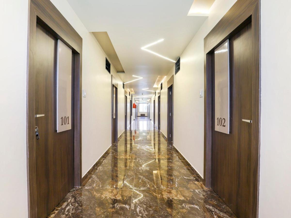 Oyo 47620 Hotel Matangi Motel Delvada Kültér fotó