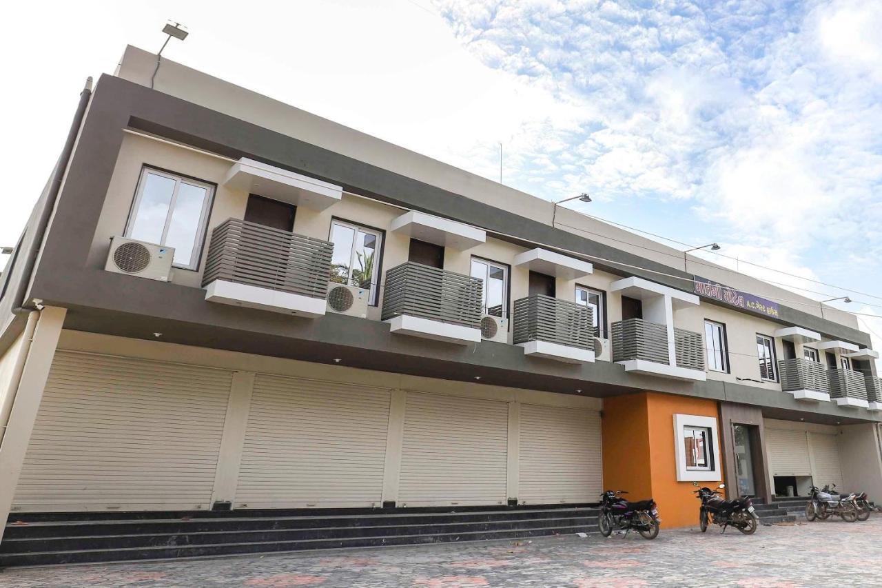 Oyo 47620 Hotel Matangi Motel Delvada Kültér fotó